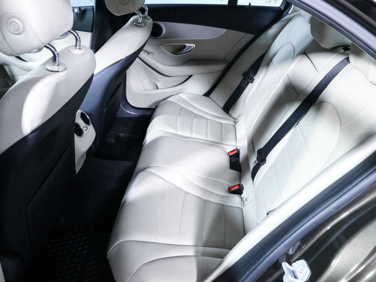 Б/У Мерседес-Бенц Ц-Класс 2015 года. Фото: #9