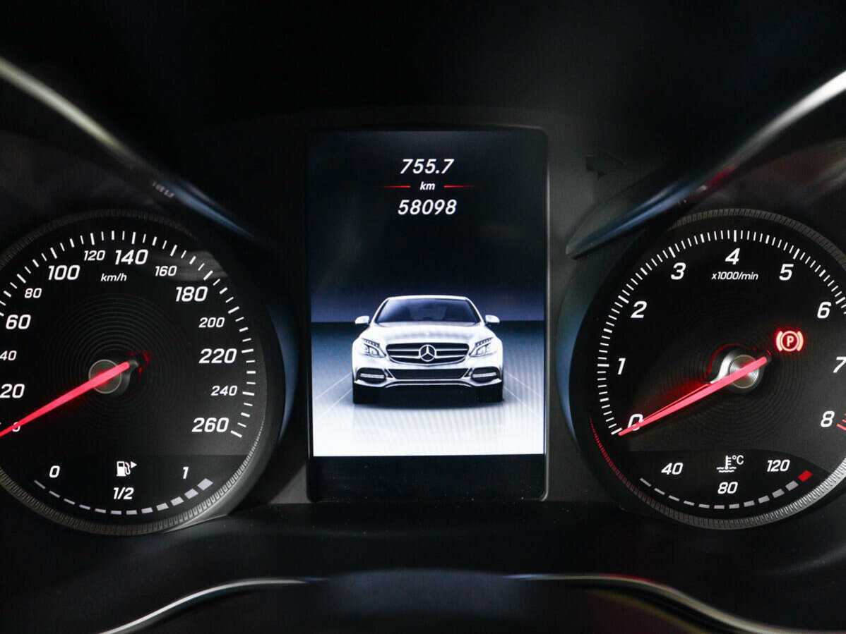 Б/У Мерседес-Бенц Ц-Класс 2015 года. Фото: #10