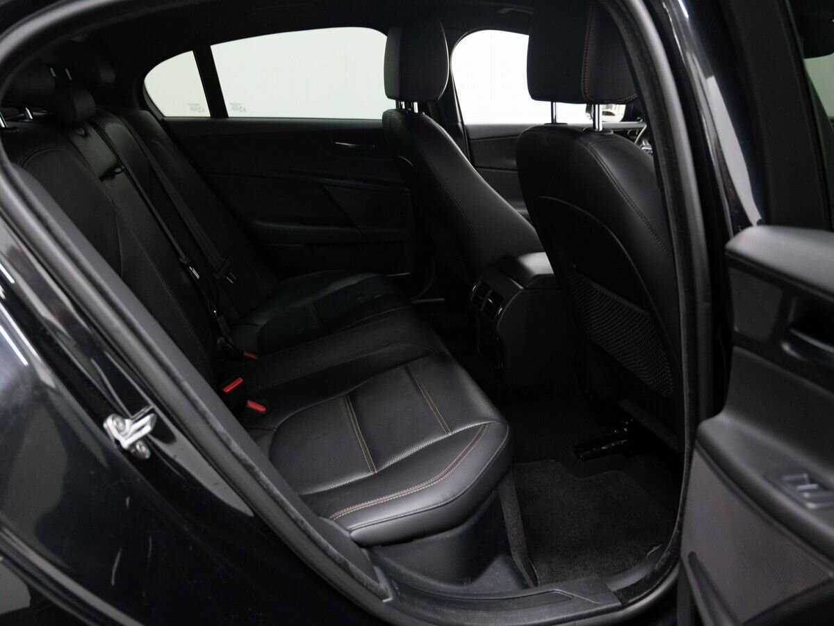 Б/У Ягуар ИксЕ 2016 года. Фото: #9