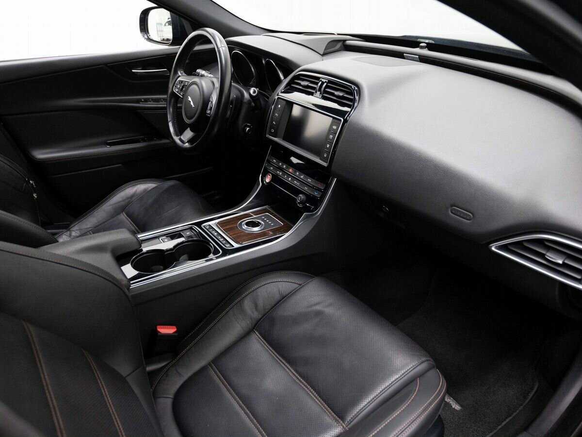 Б/У Ягуар ИксЕ 2016 года. Фото: #10