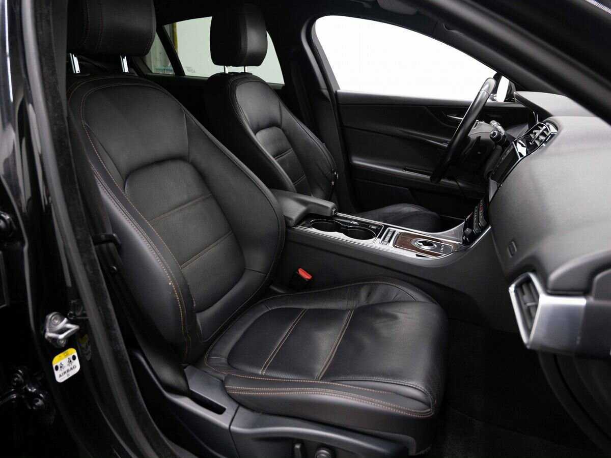 Б/У Ягуар ИксЕ 2016 года. Фото: #11