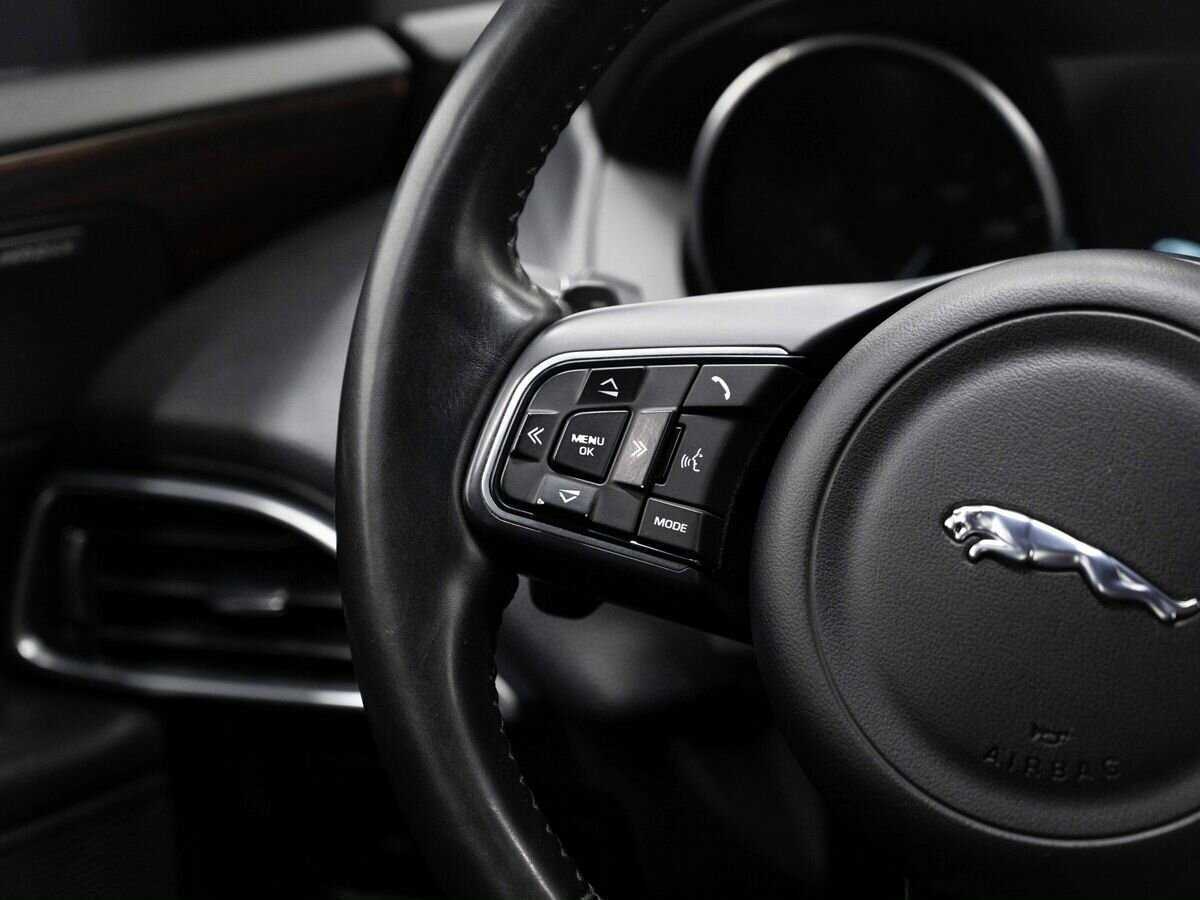 Б/У Ягуар ИксЕ 2016 года. Фото: #14