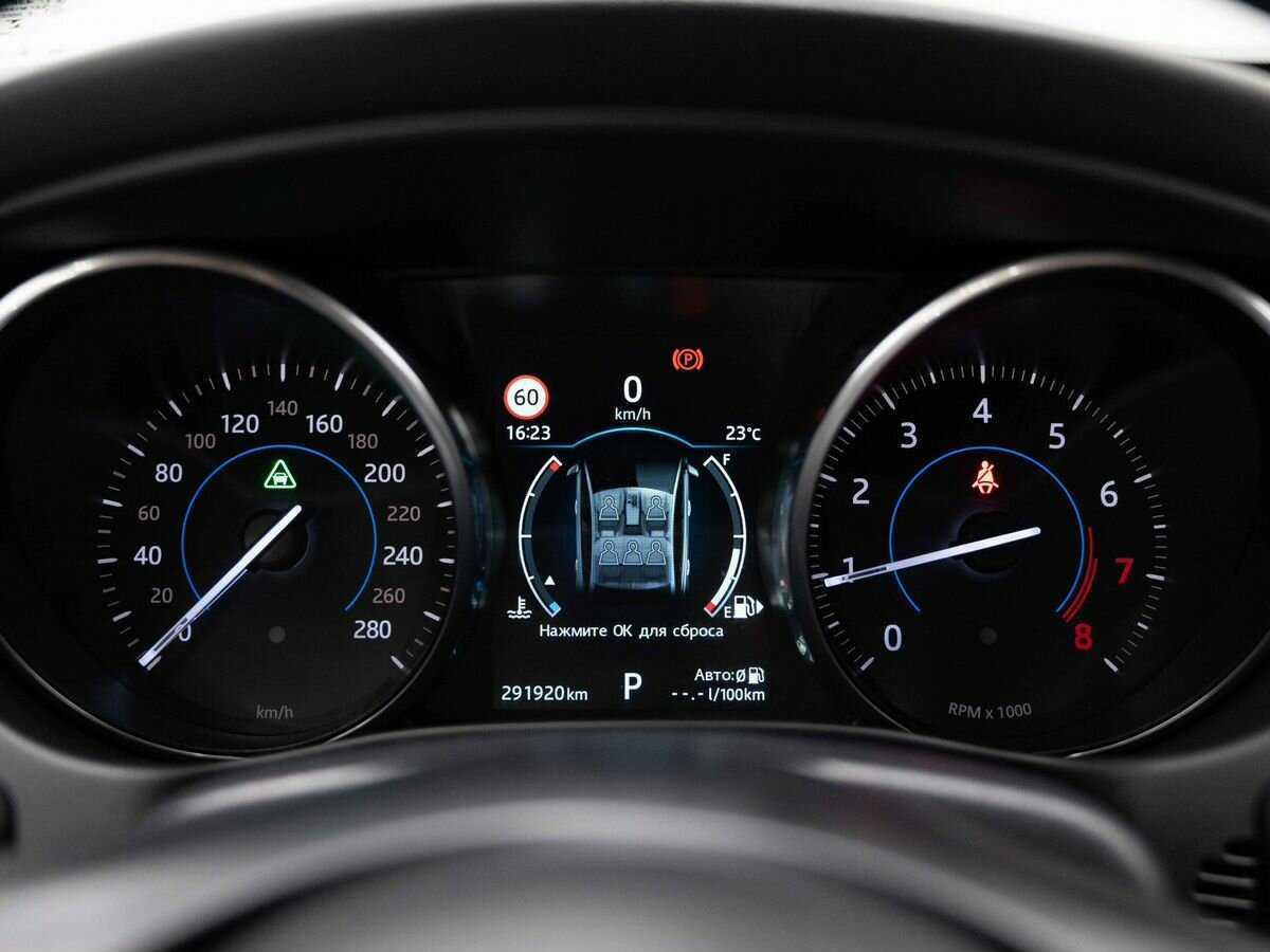 Б/У Ягуар ИксЕ 2016 года. Фото: #16