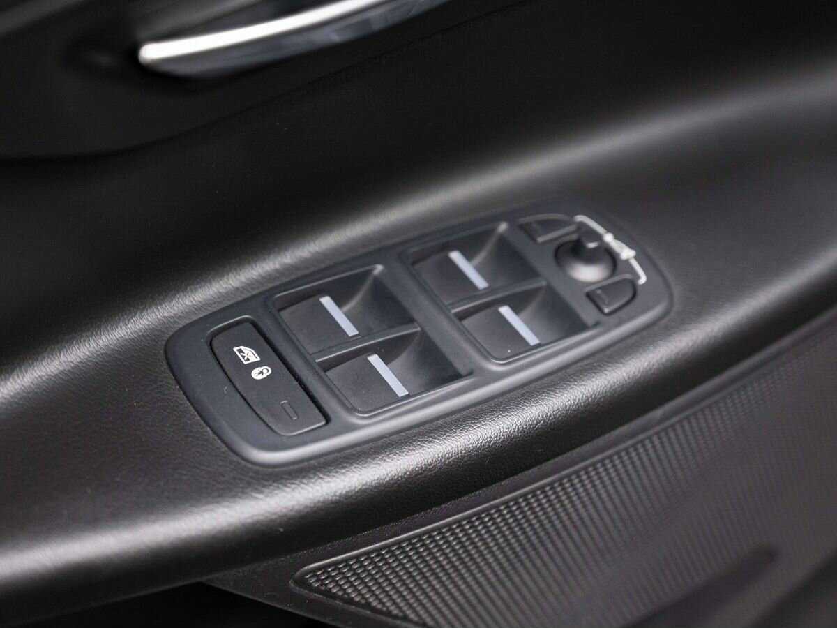 Б/У Ягуар ИксЕ 2016 года. Фото: #17