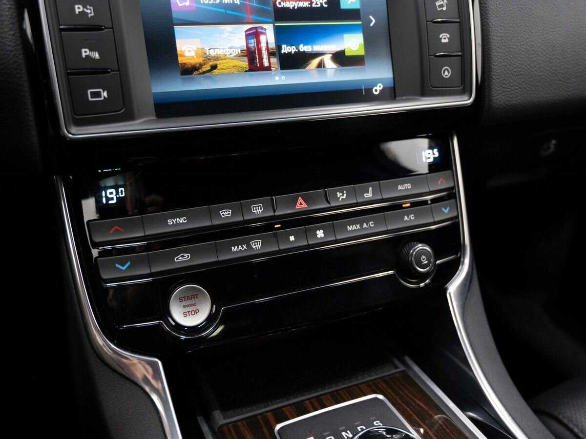 Б/У Ягуар ИксЕ 2016 года. Фото: #21