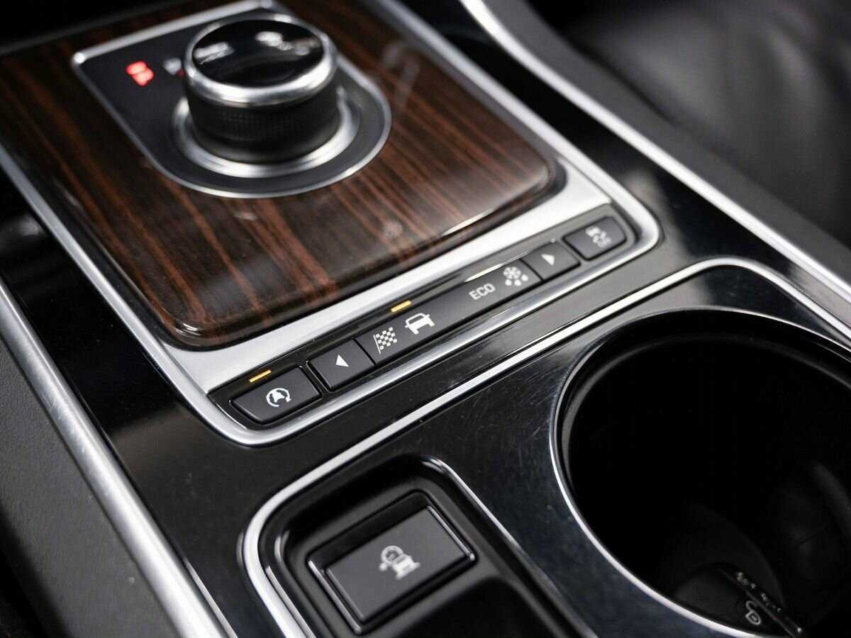 Б/У Ягуар ИксЕ 2016 года. Фото: #23