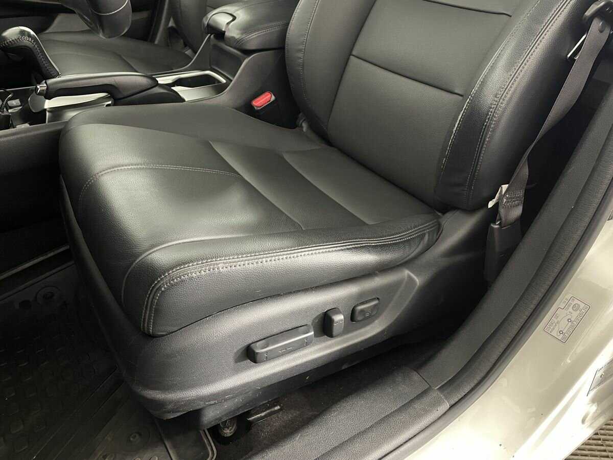 Б/У Хонда Кросстур 2014 года. Фото: #9