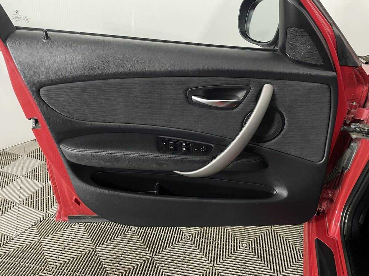 Б/У БМВ 1 серии 2010 года. Фото: #6