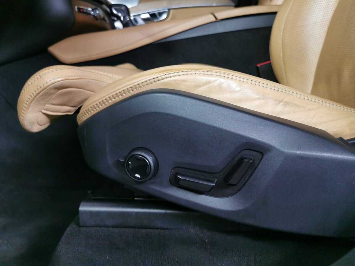 Б/У Вольво ИксЦ90 2015 года. Фото: #17