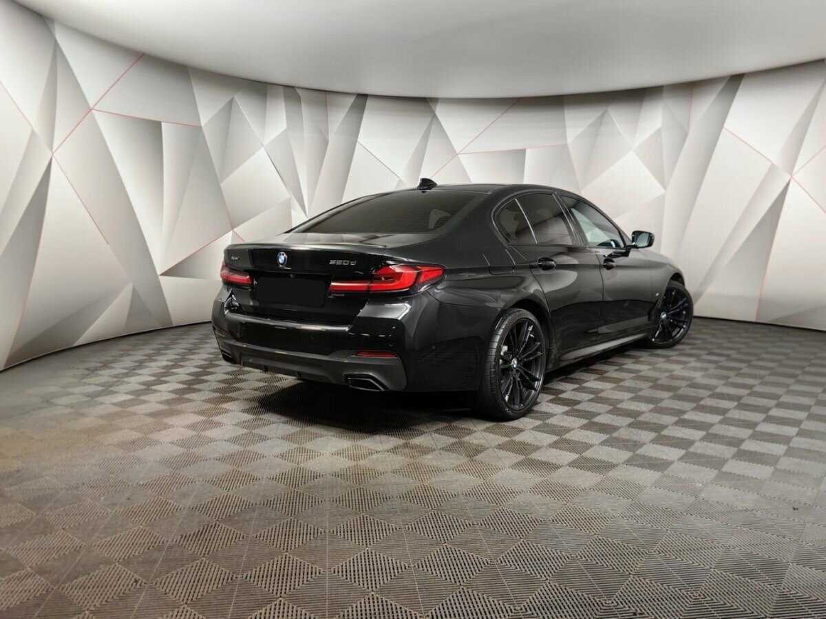 Б/У БМВ 5 серии 2021 года. Фото: #1