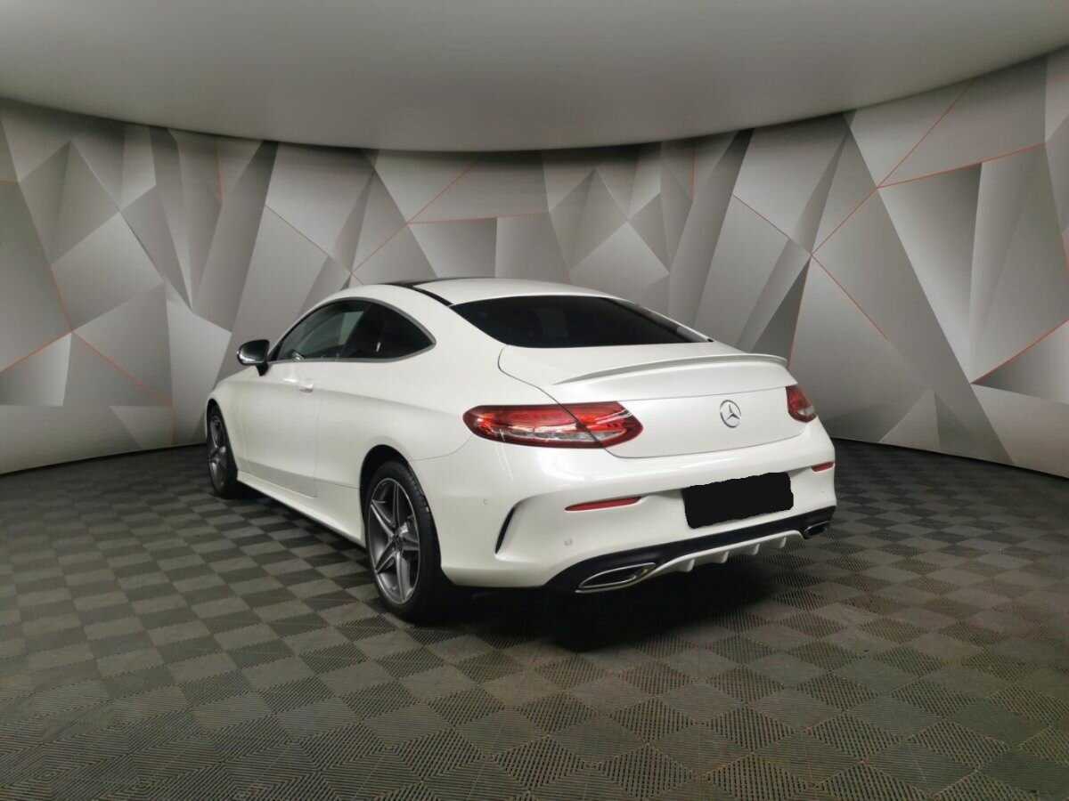 Б/У Мерседес-Бенц Ц-Класс 2015 года. Фото: #3