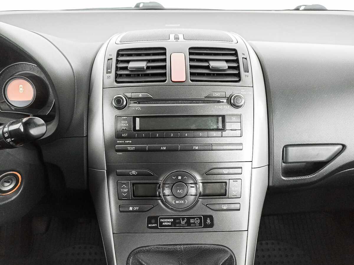 Б/У Тойота Аурис 2008 года. Фото: #12