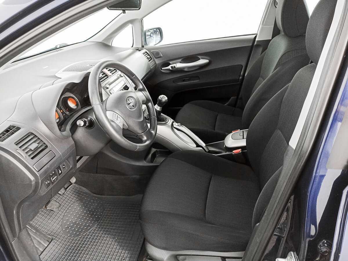 Б/У Тойота Аурис 2008 года. Фото: #13