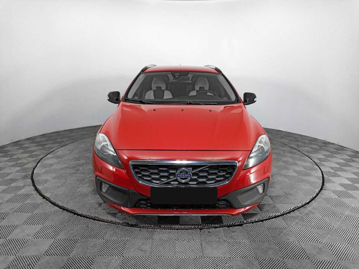 Б/У Вольво В40 Кросс Кантри 2013 года. Фото: #1