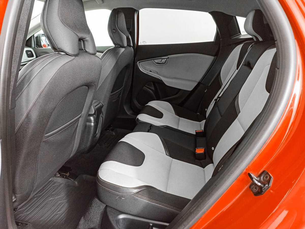 Б/У Вольво В40 Кросс Кантри 2013 года. Фото: #7