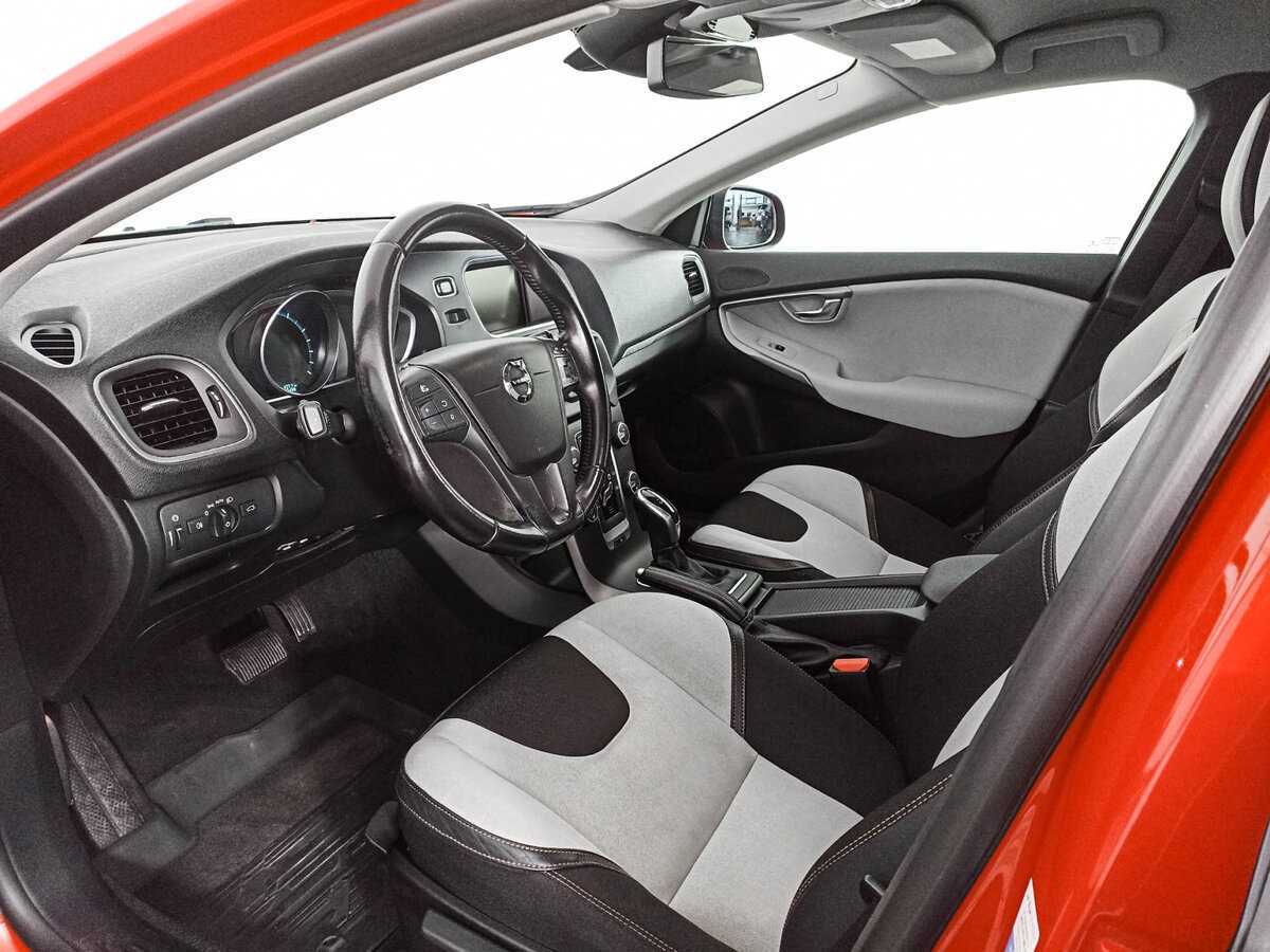 Б/У Вольво В40 Кросс Кантри 2013 года. Фото: #11