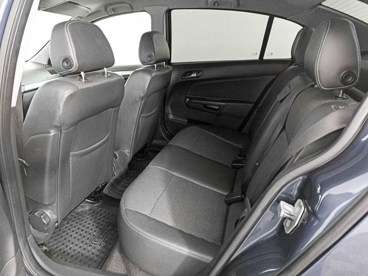 Б/У Опель Астра 2010 года. Фото: #9