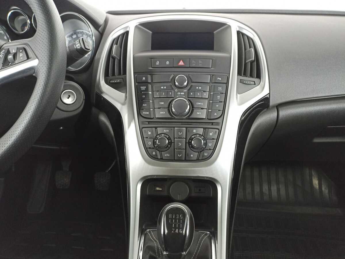 Б/У Опель Астра 2013 года. Фото: #12