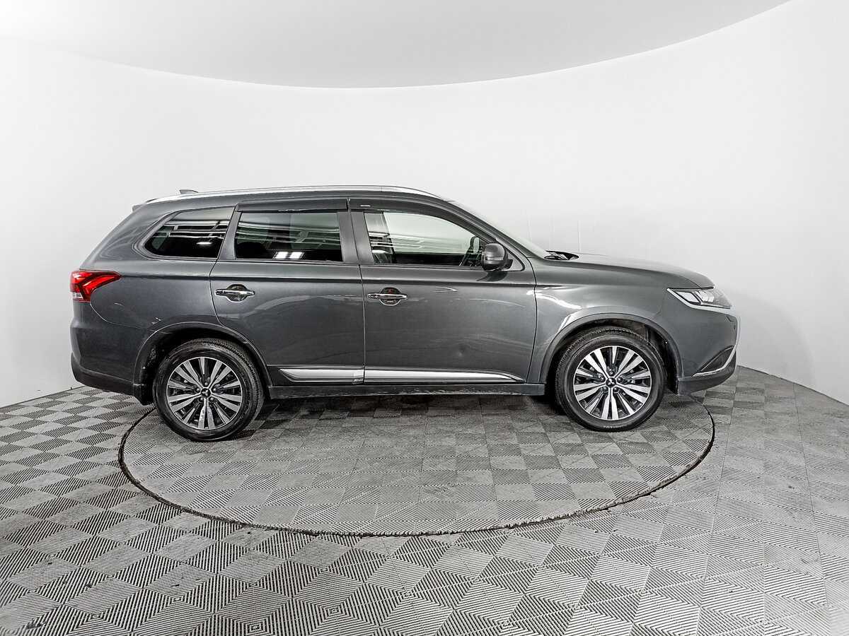 Б/У Митсубиши Оутлэндер 2021 года. Фото: #3