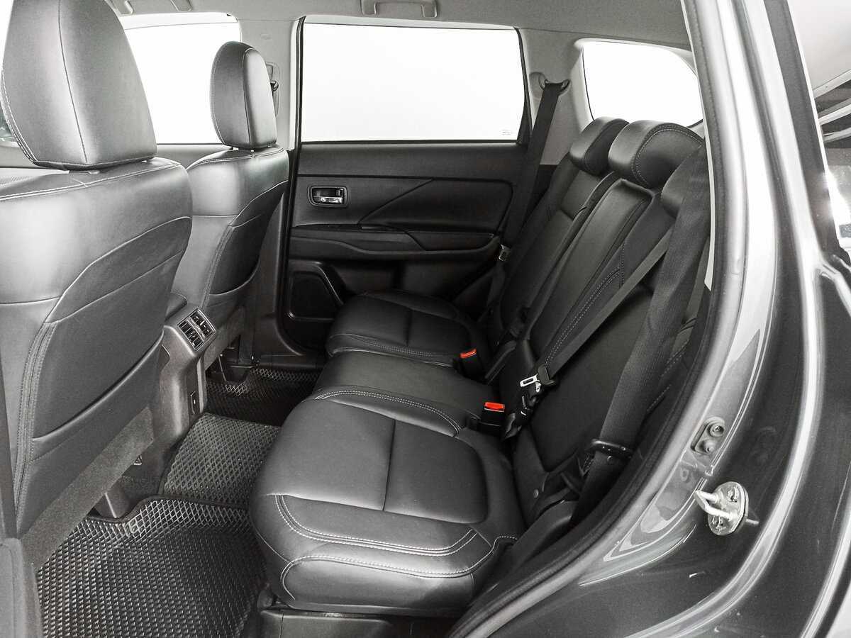 Б/У Митсубиши Оутлэндер 2021 года. Фото: #9