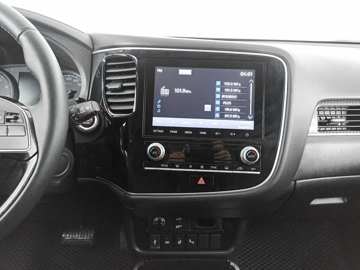 Б/У Митсубиши Оутлэндер 2021 года. Фото: #12