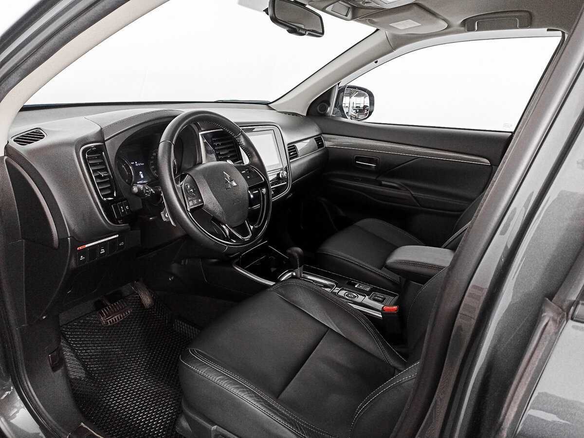 Б/У Митсубиши Оутлэндер 2021 года. Фото: #13