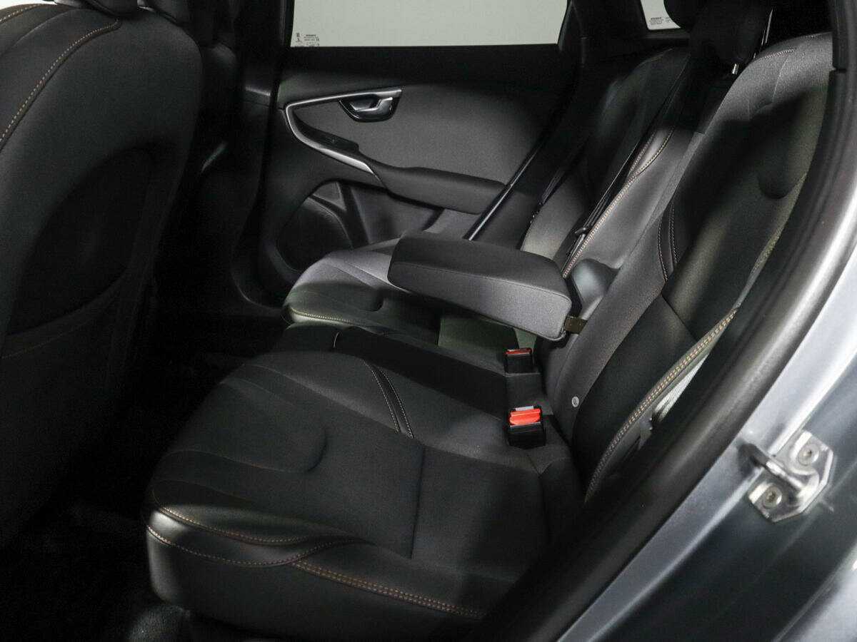 Б/У Вольво В40 Кросс Кантри 2019 года. Фото: #6