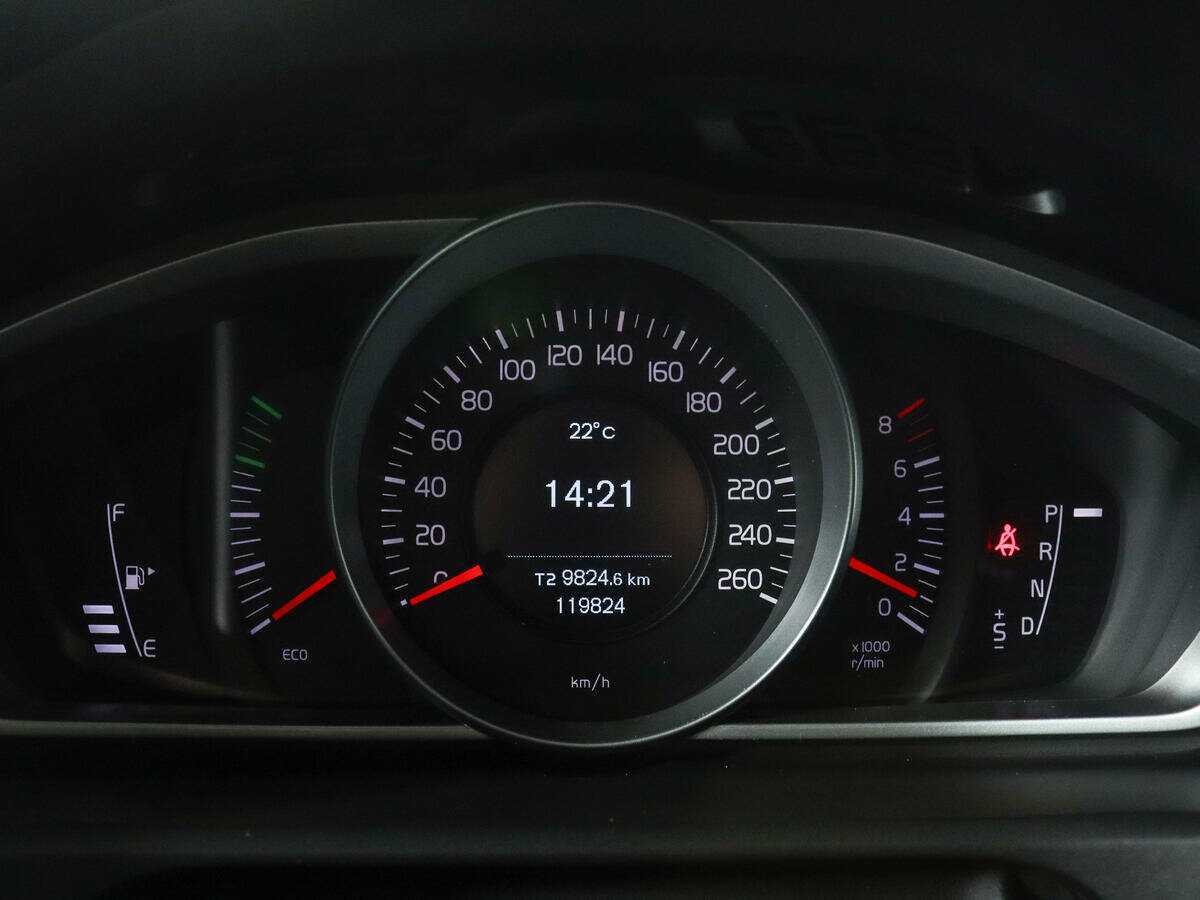 Б/У Вольво В40 Кросс Кантри 2019 года. Фото: #7