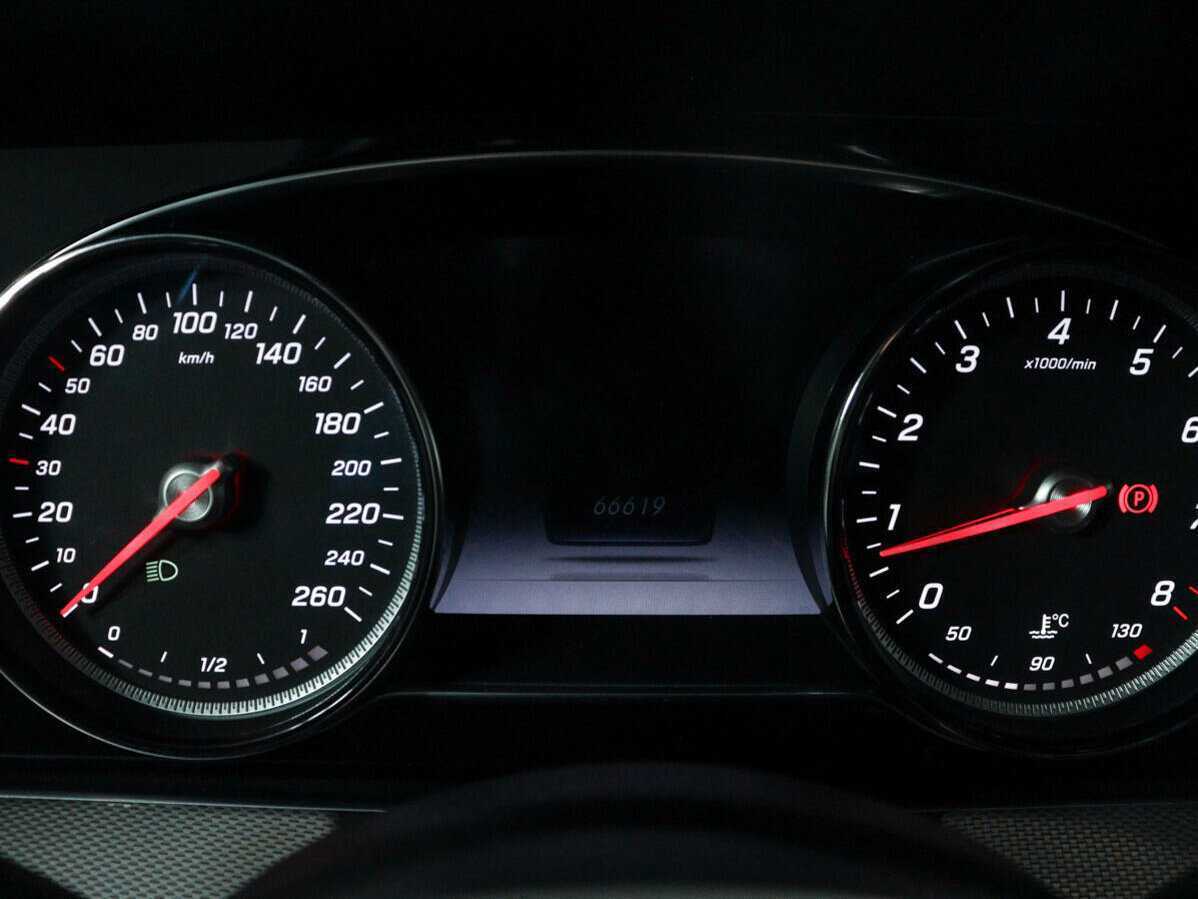 Б/У Мерседес-Бенц Е-Класс 2020 года. Фото: #8