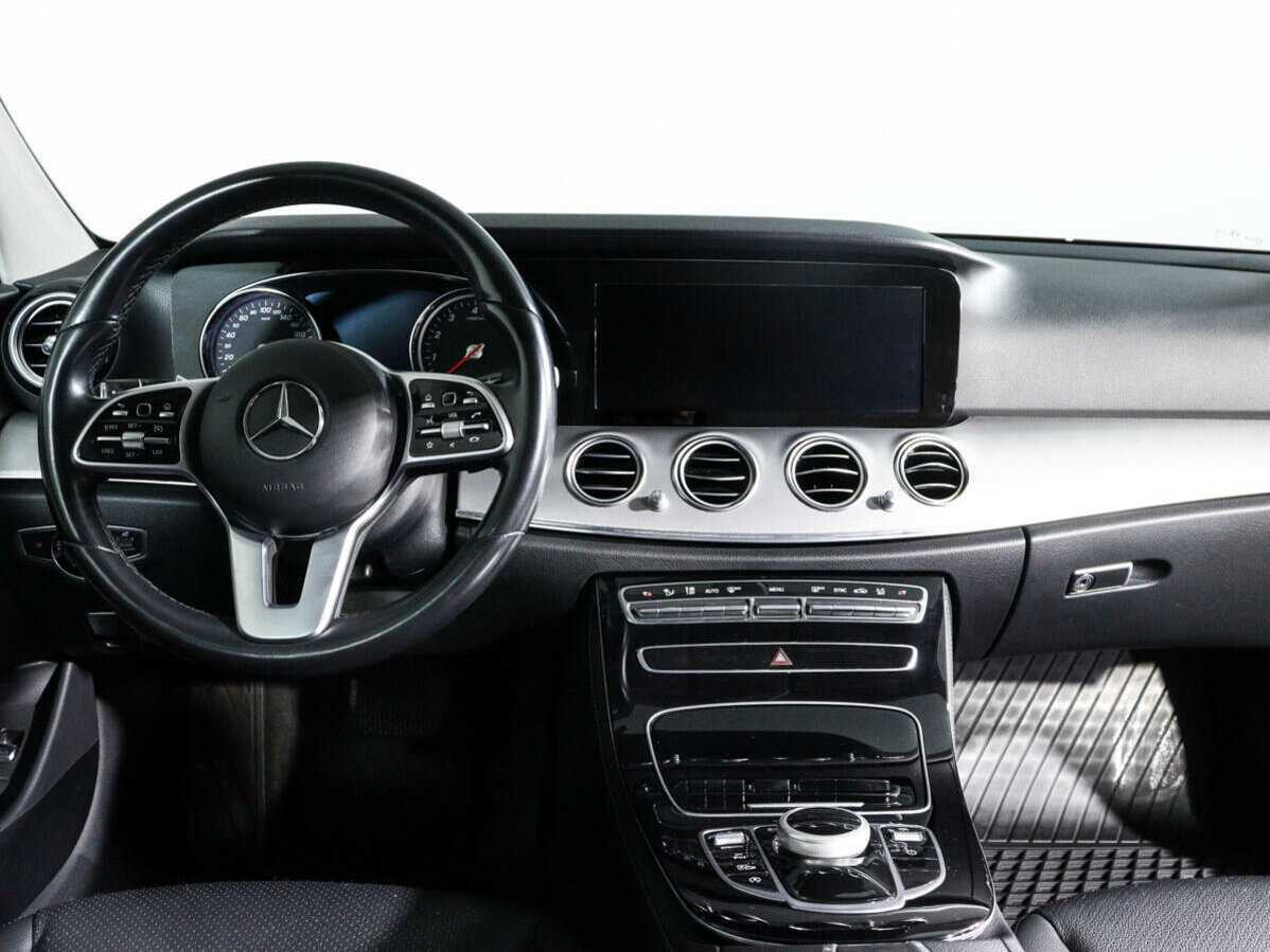 Б/У Мерседес-Бенц Е-Класс 2020 года. Фото: #9