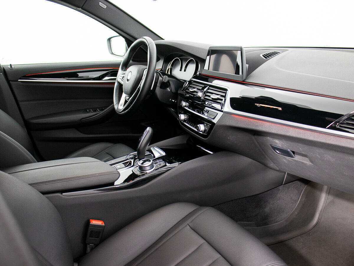 Б/У БМВ 5 серии 2017 года. Фото: #7