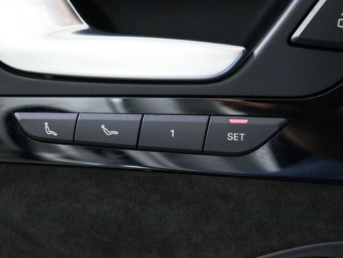 Б/У Ауди А8 2015 года. Фото: #17