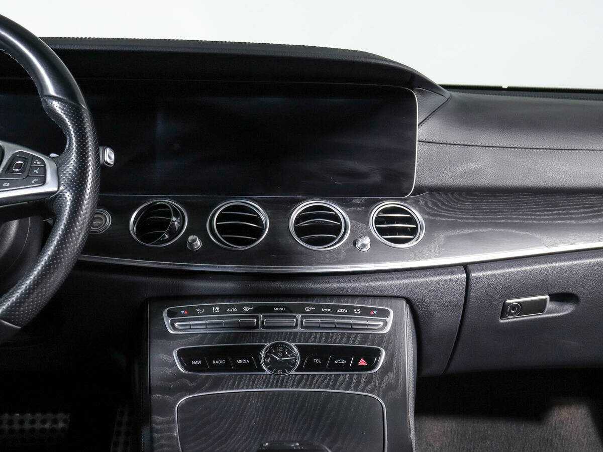 Б/У Мерседес-Бенц Е-Класс 2017 года. Фото: #12