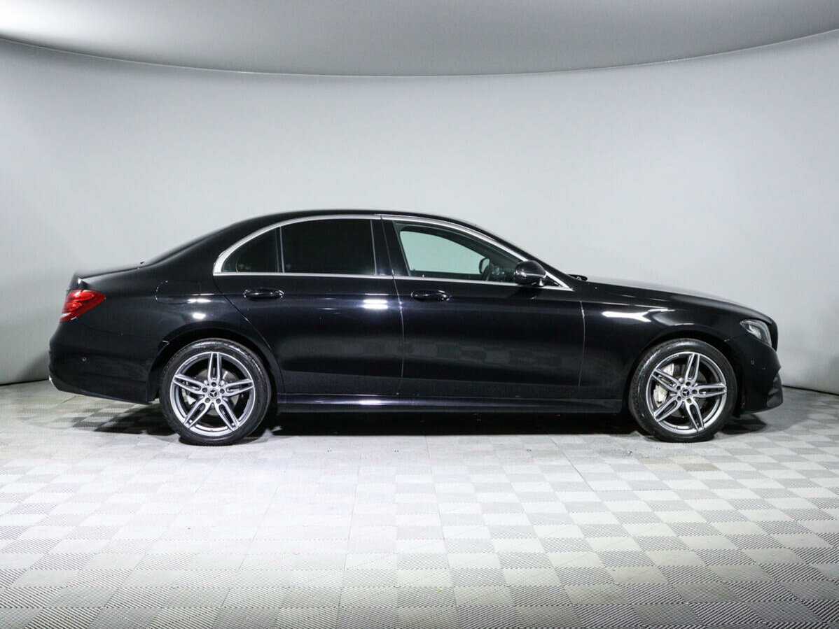 Б/У Мерседес-Бенц Е-Класс 2018 года. Фото: #2