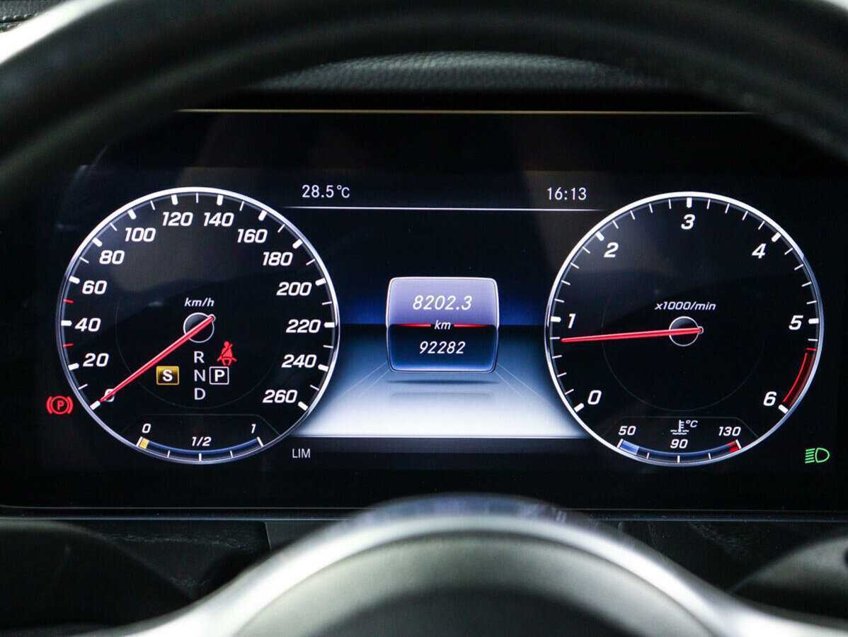 Б/У Мерседес-Бенц Е-Класс 2018 года. Фото: #9