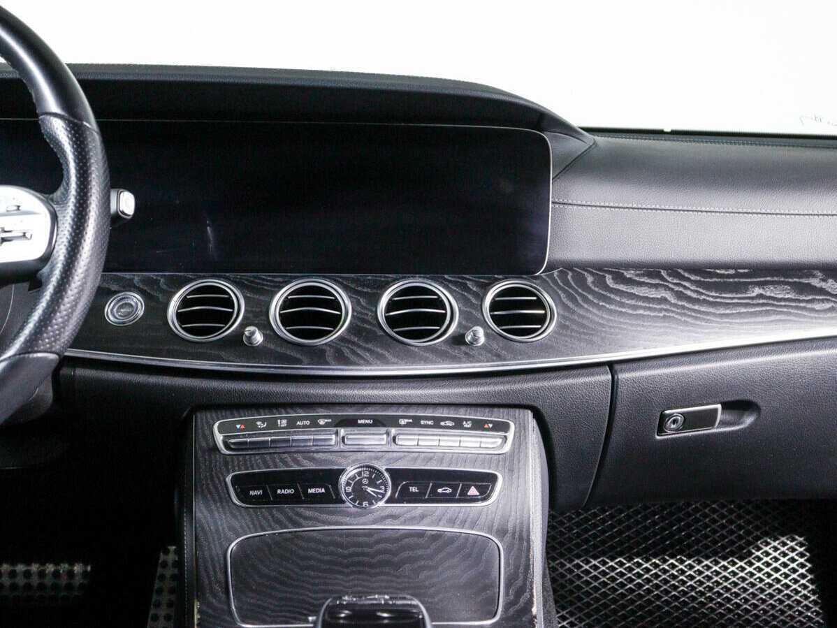 Б/У Мерседес-Бенц Е-Класс 2018 года. Фото: #11