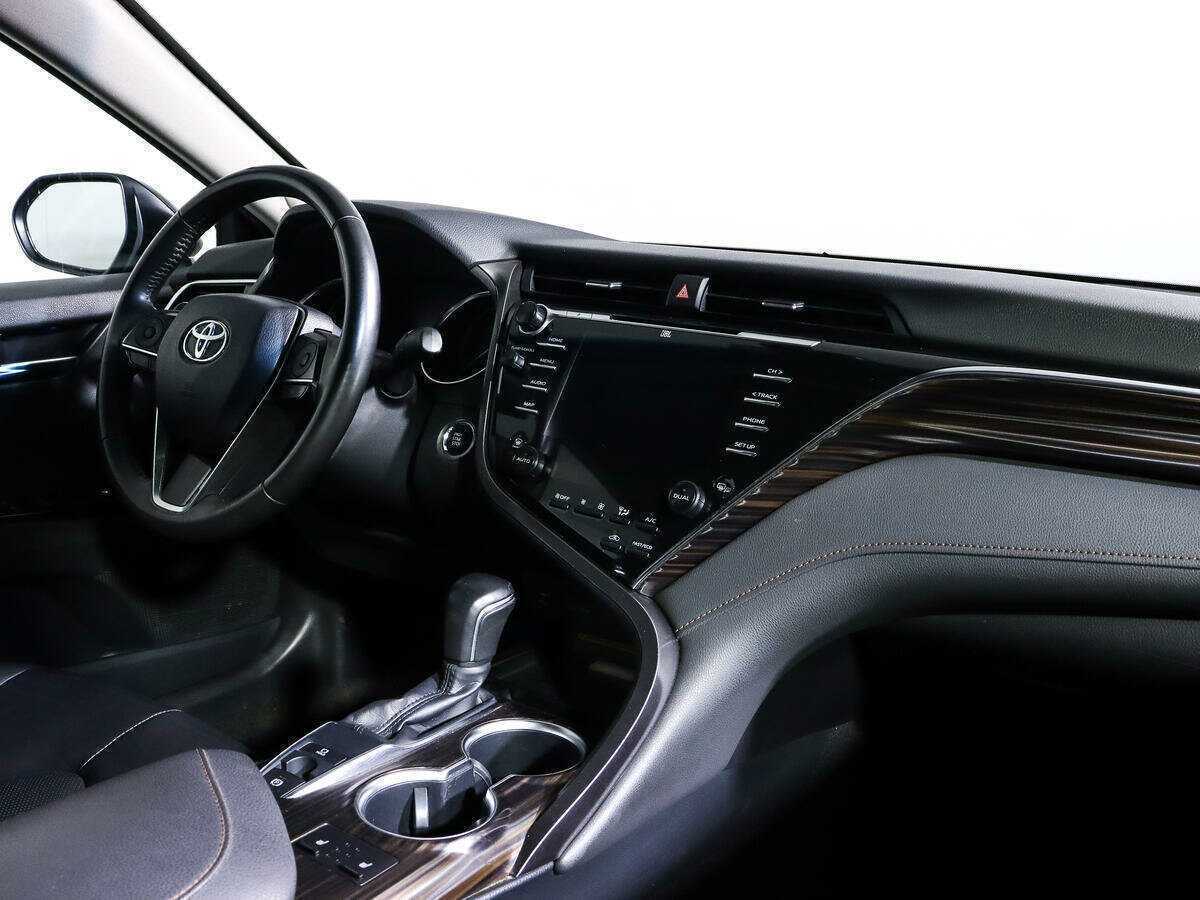 Б/У Тойота Камри 2018 года. Фото: #6