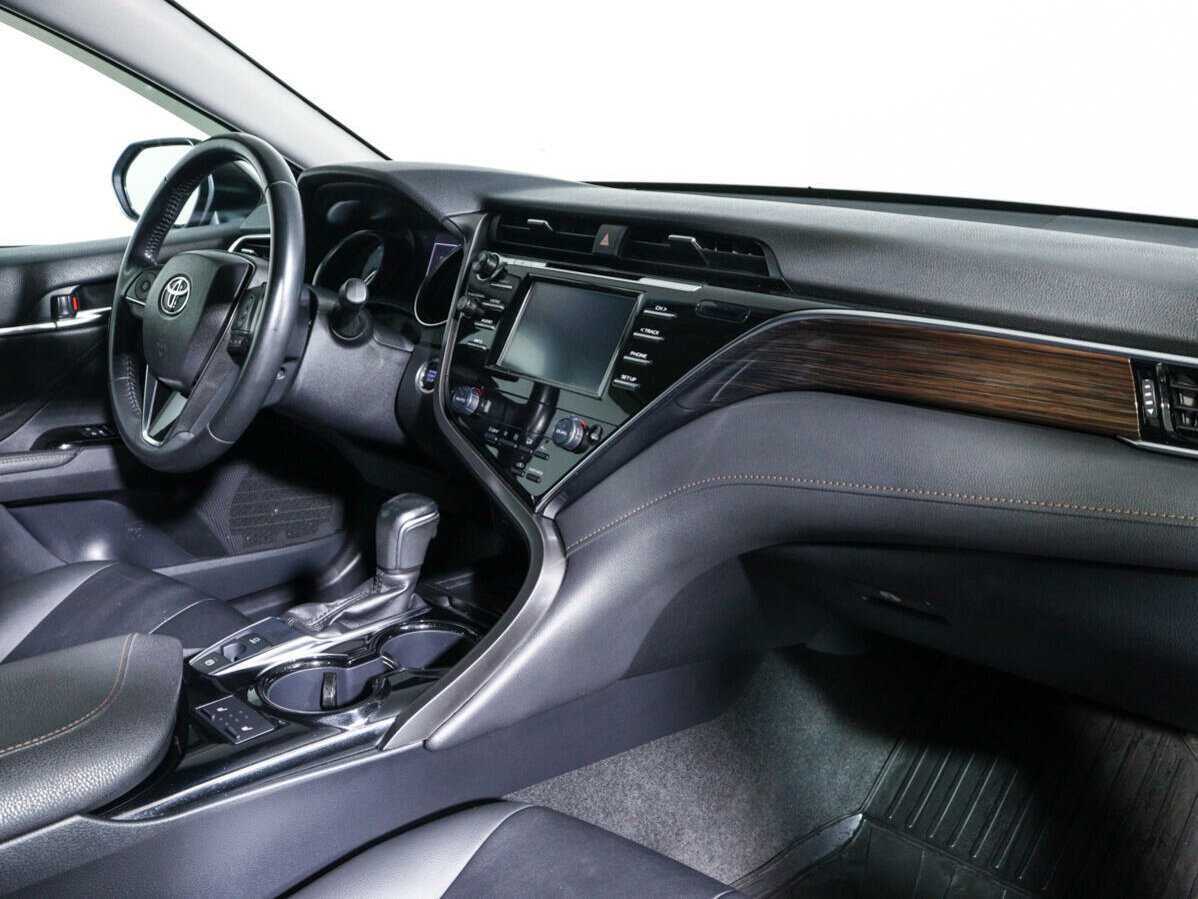 Б/У Тойота Камри 2020 года. Фото: #8