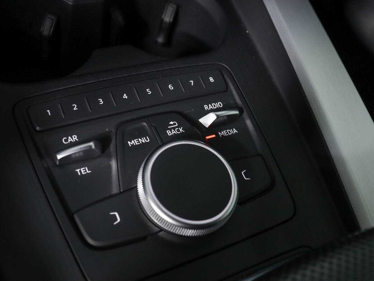 Б/У Ауди А4 2019 года. Фото: #13