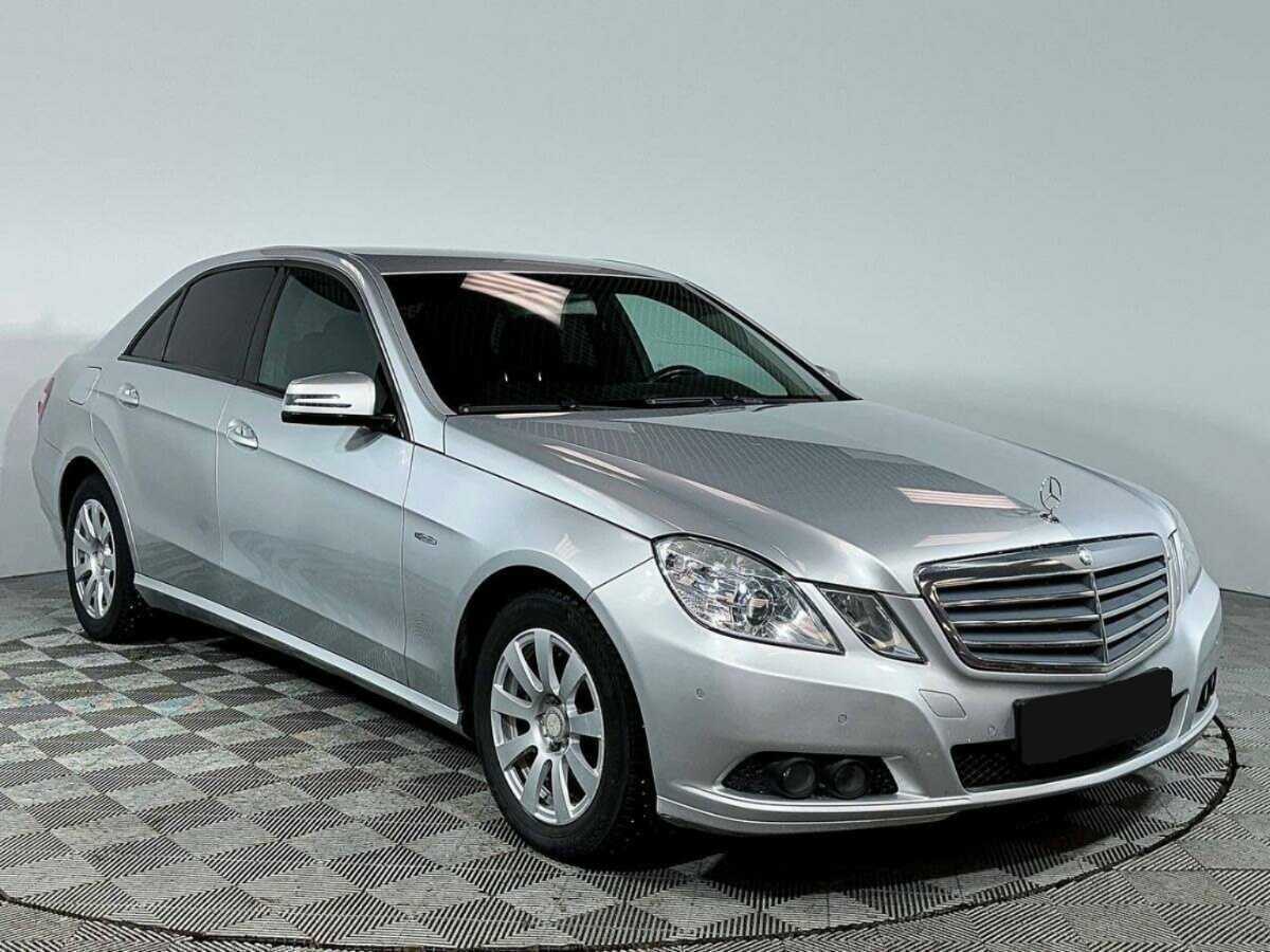 Б/У Мерседес-Бенц Е-Класс 2010 года. Фото: #2
