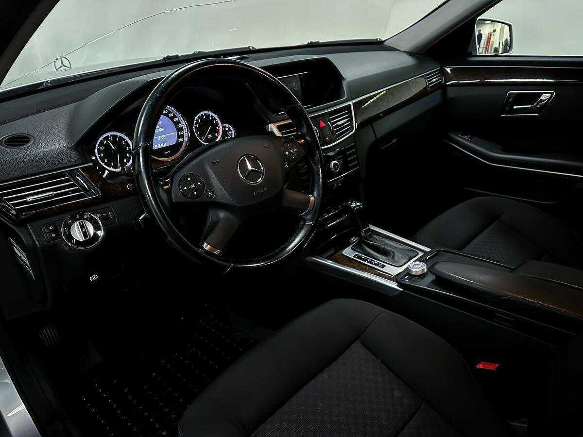 Б/У Мерседес-Бенц Е-Класс 2010 года. Фото: #8