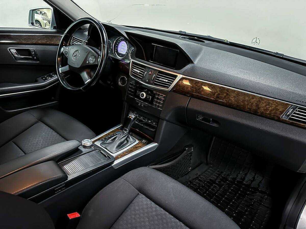 Б/У Мерседес-Бенц Е-Класс 2010 года. Фото: #10