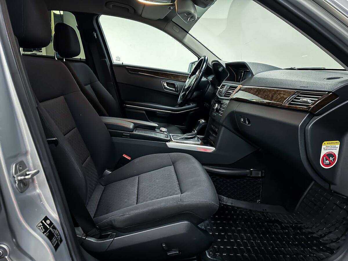 Б/У Мерседес-Бенц Е-Класс 2010 года. Фото: #11