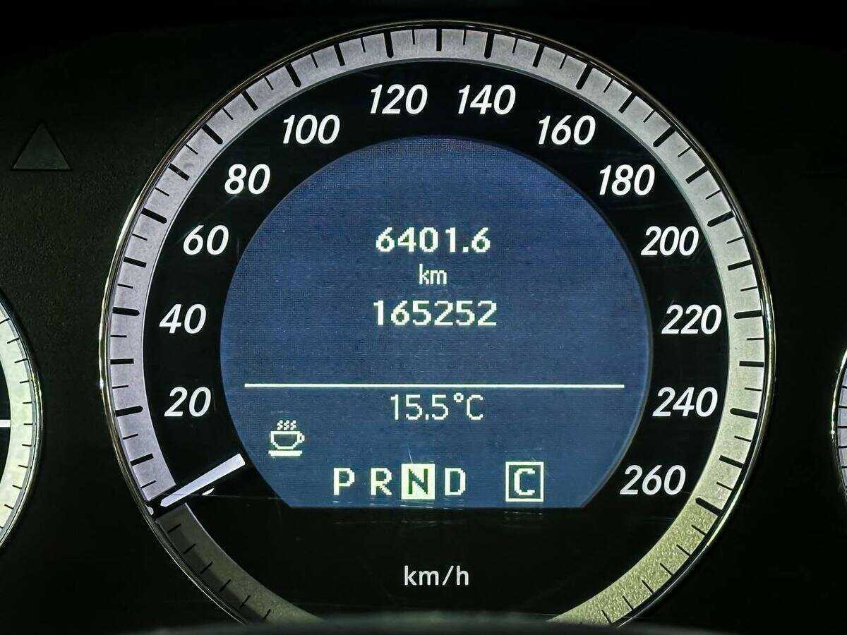 Б/У Мерседес-Бенц Е-Класс 2010 года. Фото: #17