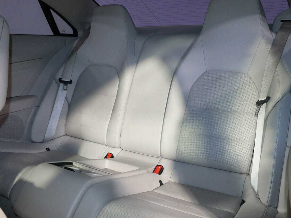 Б/У Мерседес-Бенц Е-Класс 2013 года. Фото: #7