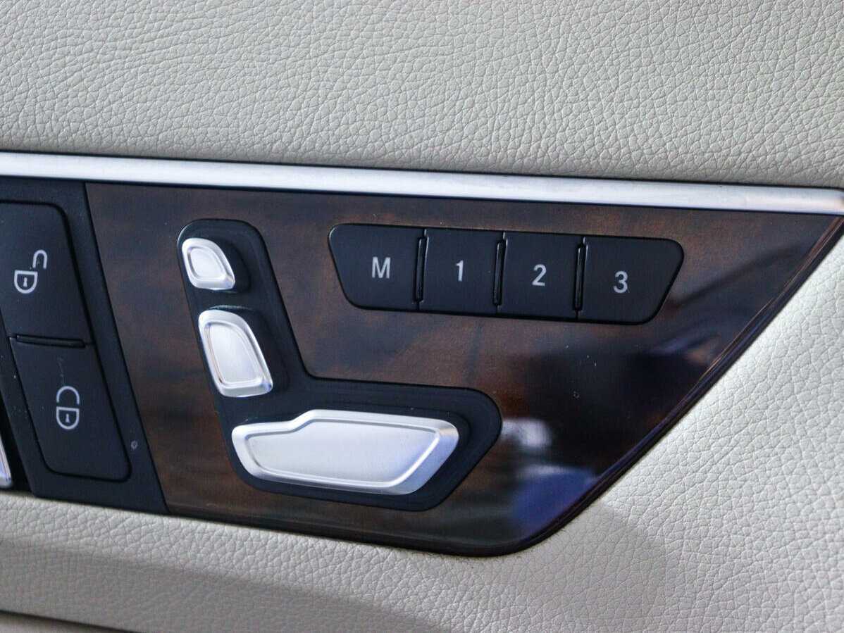 Б/У Мерседес-Бенц Е-Класс 2013 года. Фото: #13