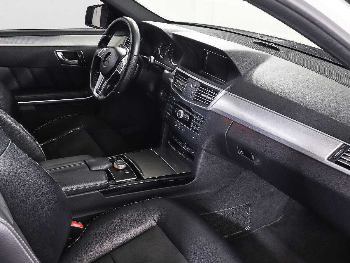 Б/У Мерседес-Бенц Е-Класс 2012 года. Фото: #8