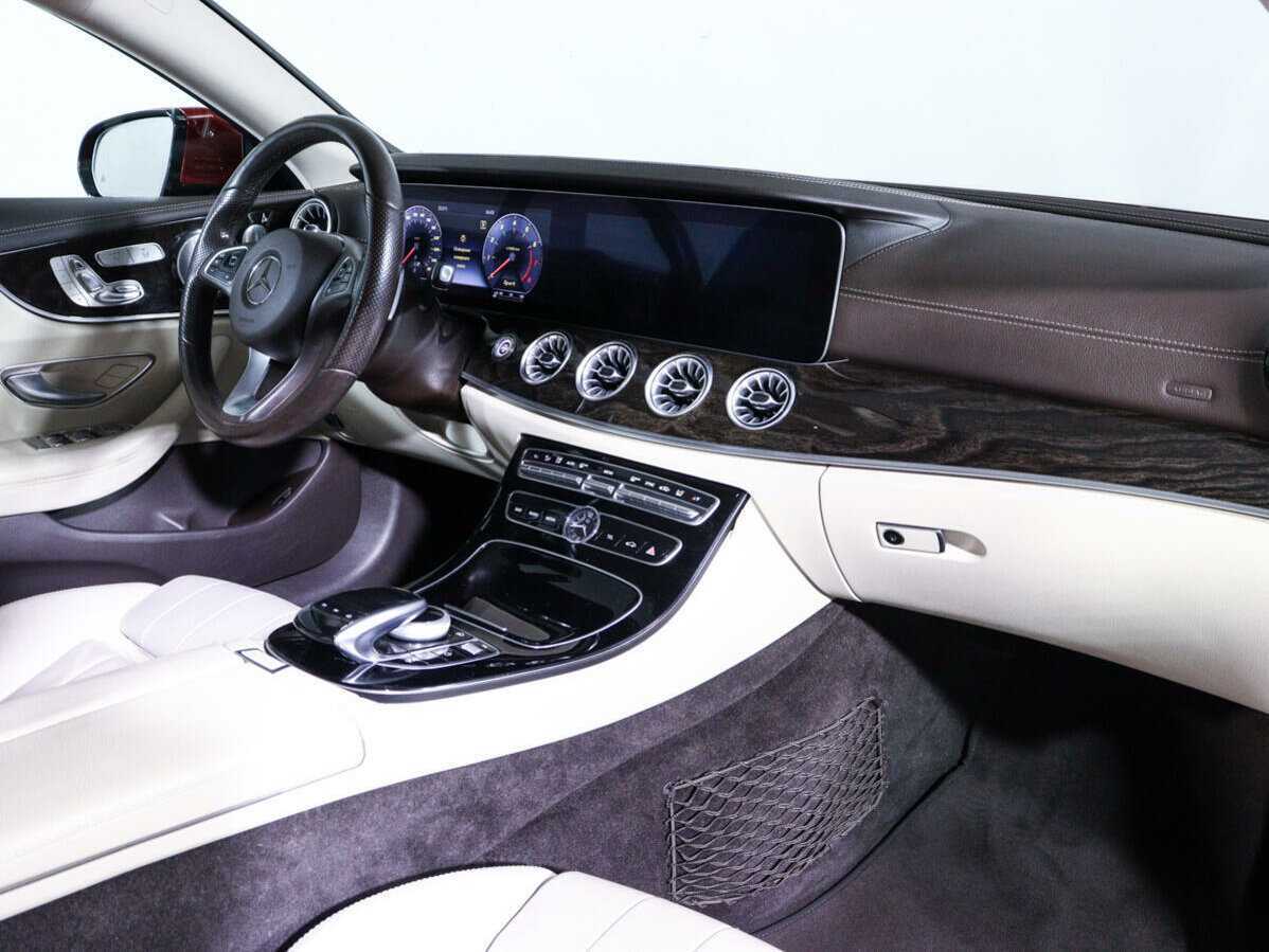 Б/У Мерседес-Бенц Е-Класс 2018 года. Фото: #8