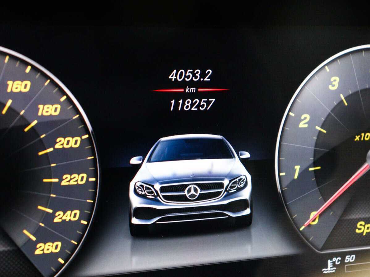 Б/У Мерседес-Бенц Е-Класс 2018 года. Фото: #10