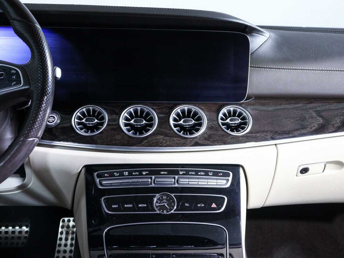 Б/У Мерседес-Бенц Е-Класс 2018 года. Фото: #12